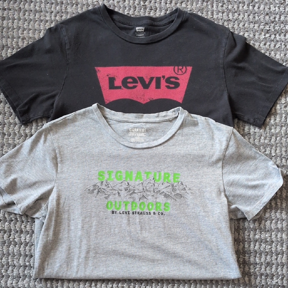 Levi's Black and Gray Graphic Tees